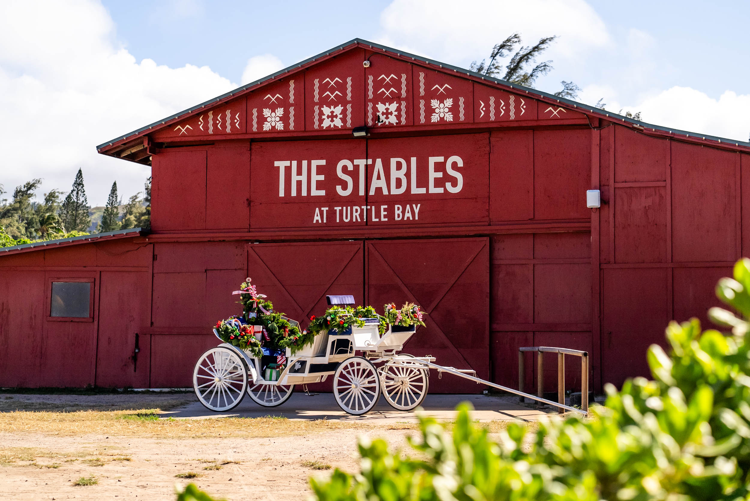 Stables Festive Carriage